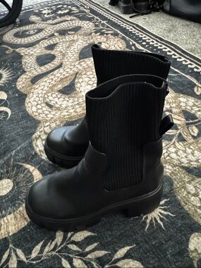 Source Unknown Black Rib-Knit Chelsea Ankle Boots